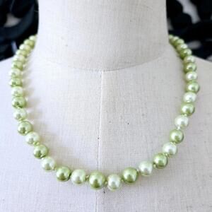 Classic Retro Pinup Green Glass Beaded Single Strand Necklace